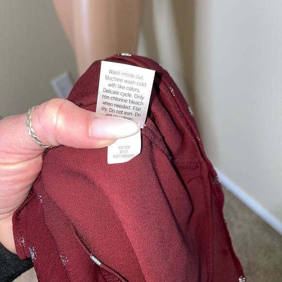 Nine West top blouse sleeveless maroon burgundy metallic dots SZ L - Picture 7 of 9